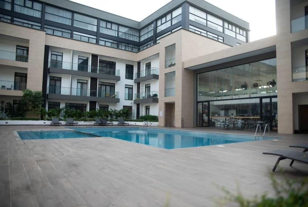 Pool View Apartment @Embassy Gardens Akra Dış mekan fotoğraf